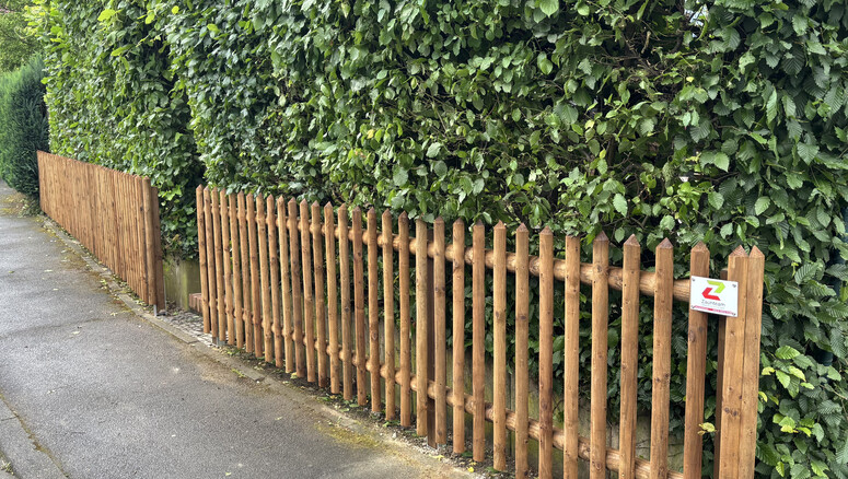 Palisadenzaun aus dem 2025 in 63571 Gelnhausen Hailer Deutschland von Zaunteam Main-Kinzig.