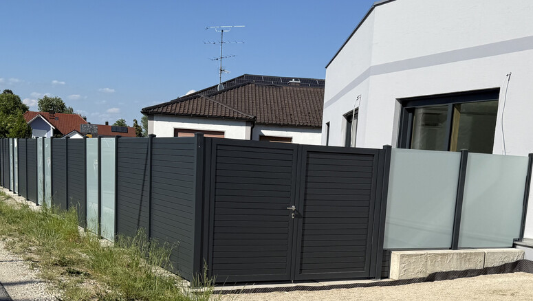 Aluminium Sichtschutz aus dem 2026 in 84085 Langquaid Deutschland von Zaunteam Landshut.