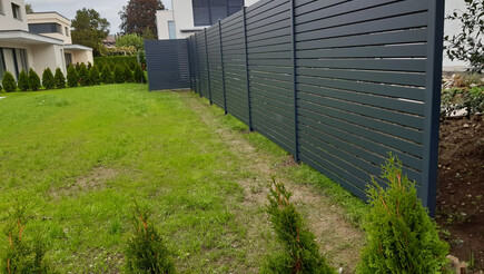 Aluminium Sichtschutz aus dem 2019 in 9506 Lommis Schweiz von Zaunteam Thurgau AG.