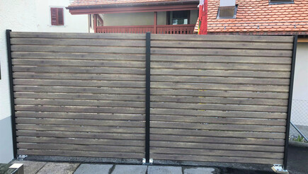 Protection brise-vue en aluminium de 2022 à 8536 Hüttwilen Suisse de Zaunteam Thurgau AG.