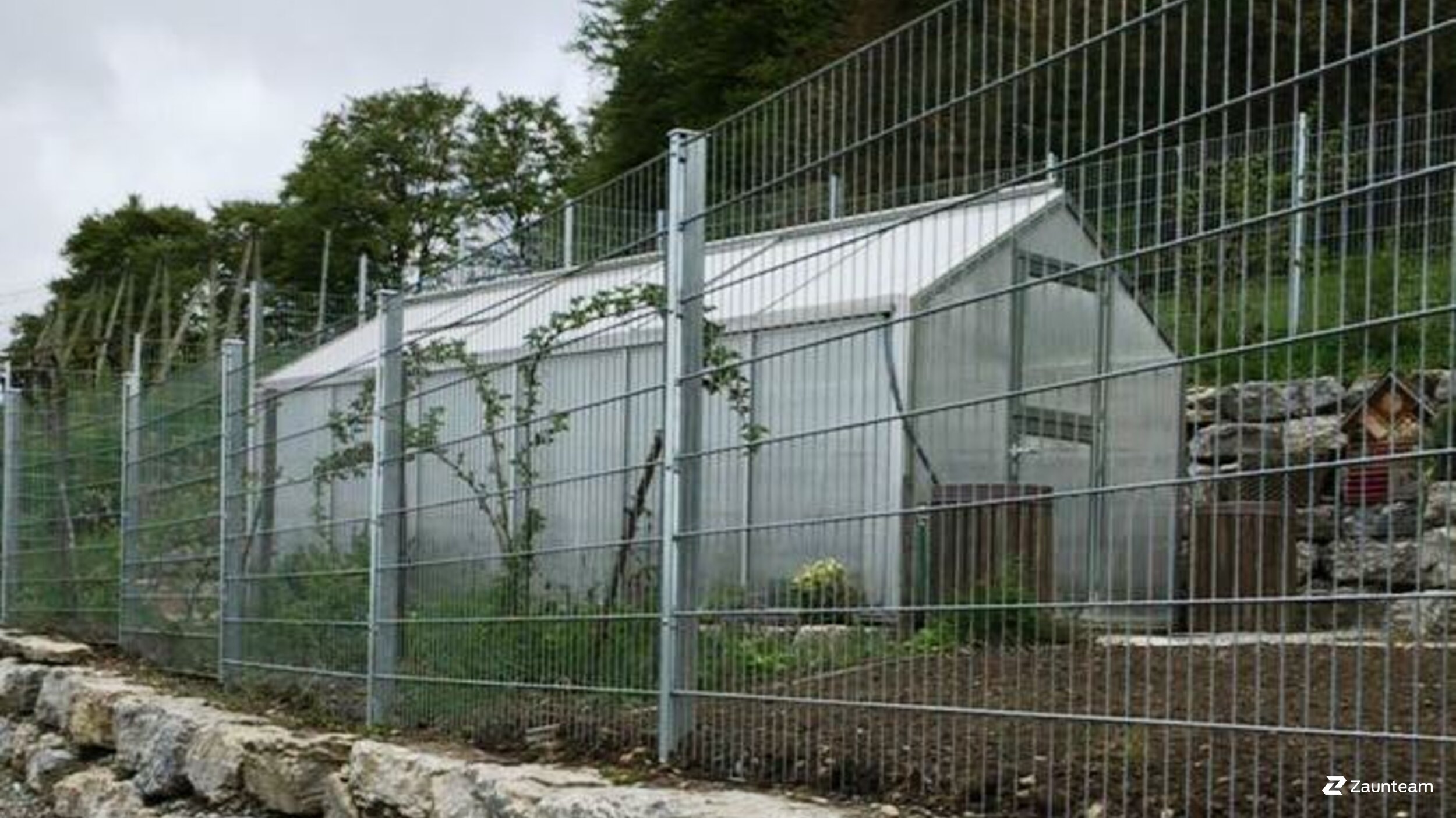 Clôture en panneau double fil de 2016 à 8255 Schlattingen Suisse de Zaunteam Thurgau AG.