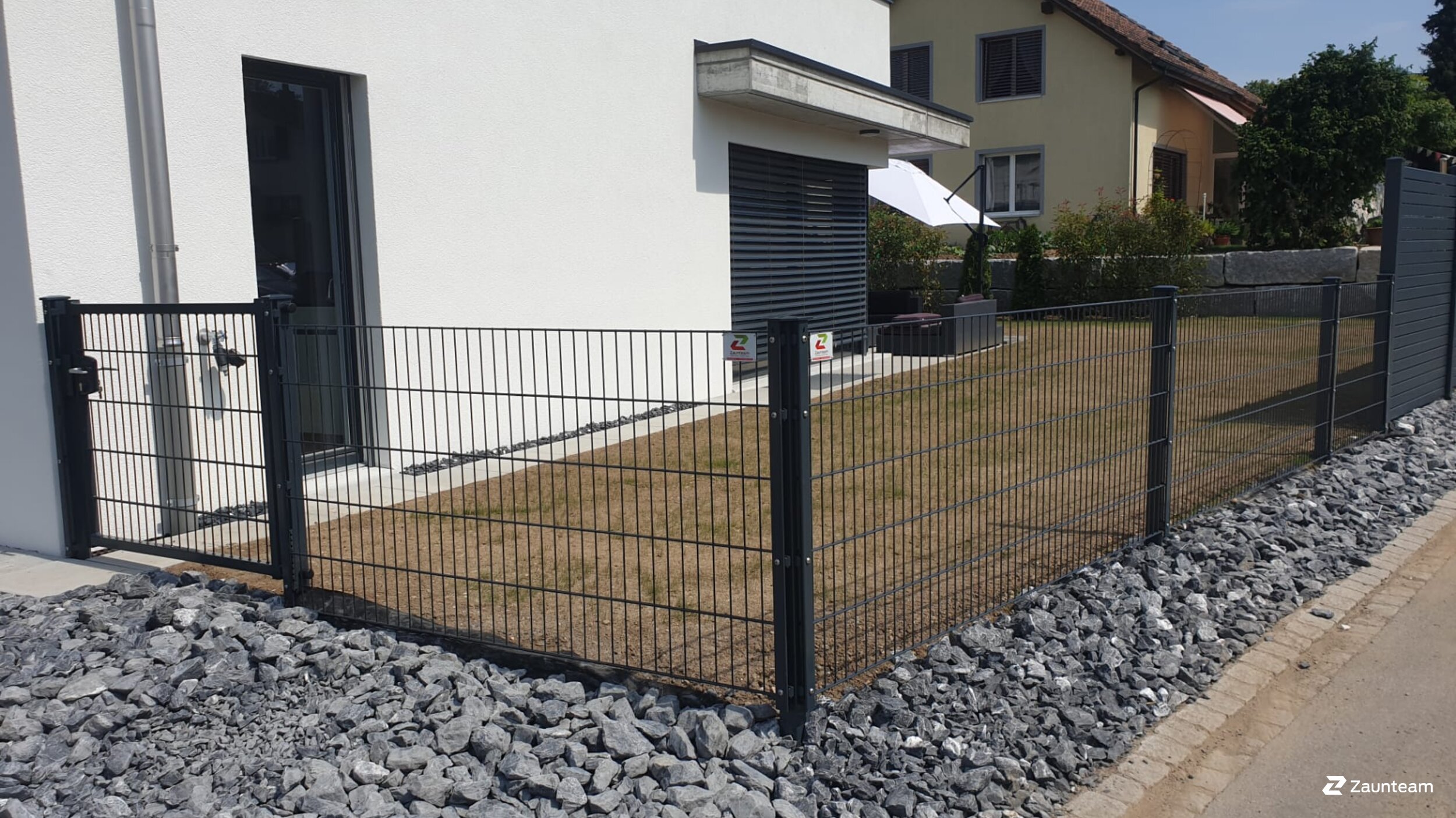 Doppelstabmattenzaun aus dem 2019 in 9506 Lommis Schweiz von Zaunteam Thurgau AG.