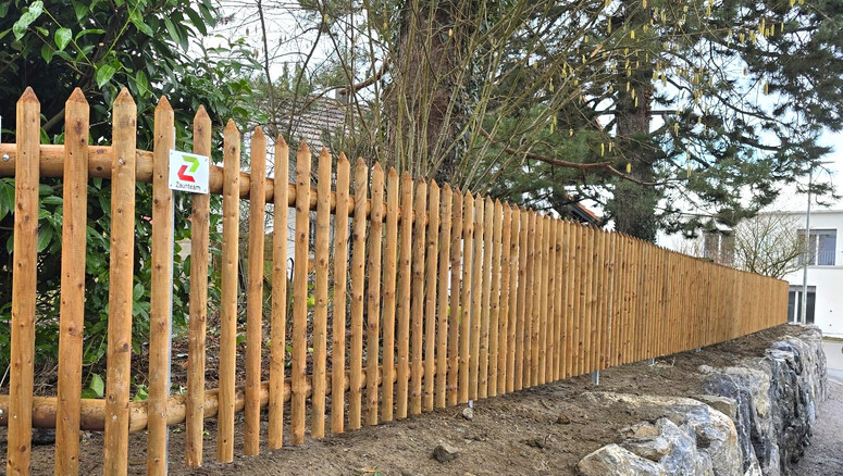 Palisadenzaun aus dem 2025 in 8543 Gundetswil Schweiz von Zaunteam Thurgau AG.