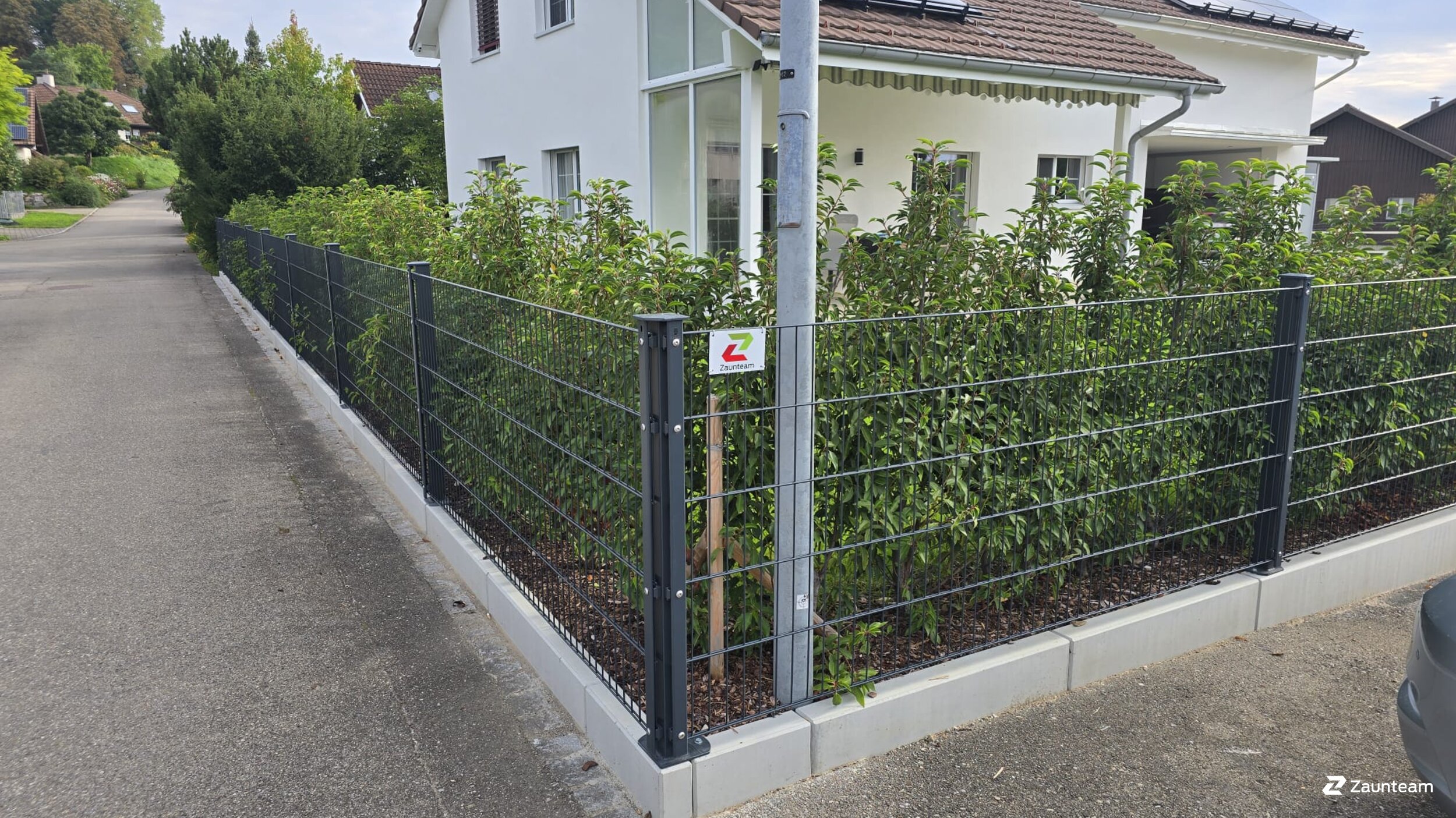 Doppelstabmattenzaun aus dem 2025 in 8506 Lanzenneunforn Schweiz von Zaunteam Thurgau AG.
