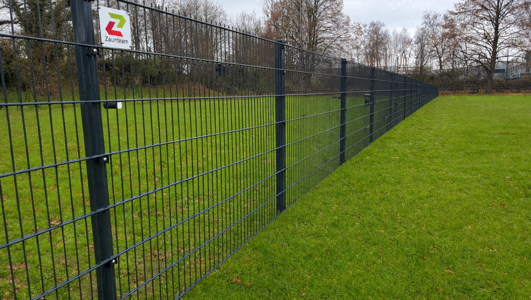 Doppelstabmattenzaun aus dem 2026 in 24223 Raisdorf Deutschland von Zaunteam Kiel.