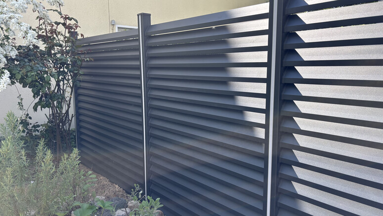 Aluminium Sichtschutz aus dem 2026 in 24105 Kiel Deutschland von Zaunteam Kiel.