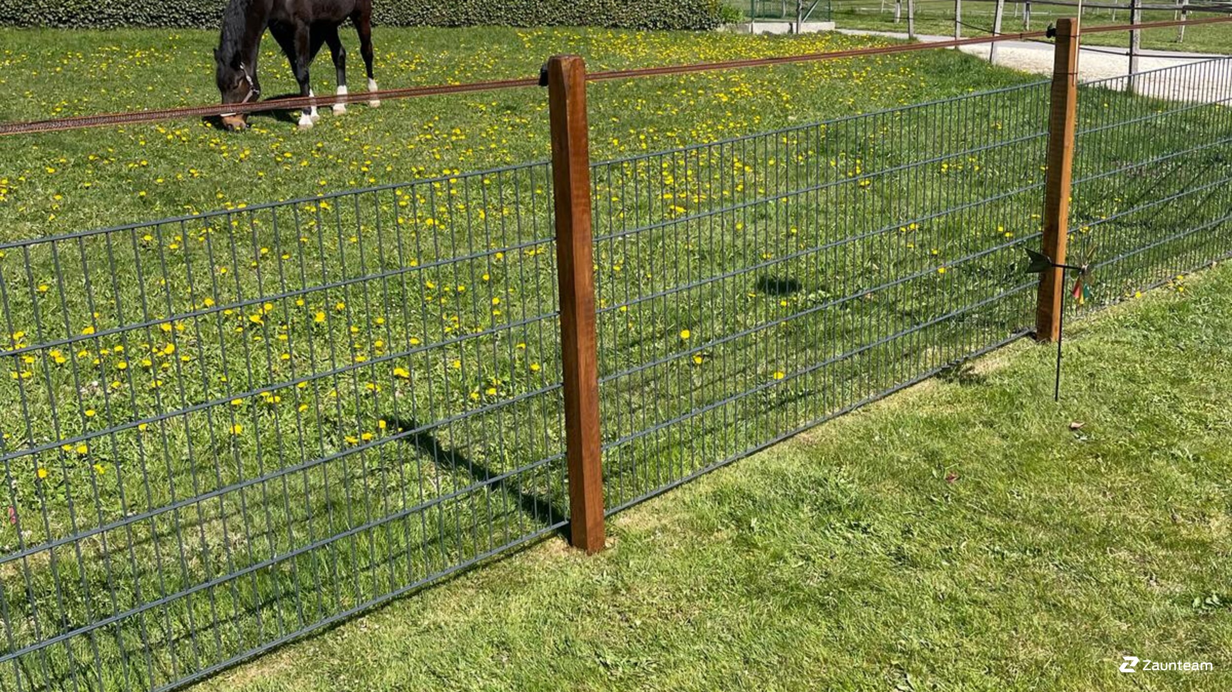 Doppelstabmattenzaun aus dem 2024 in 1489 Murist Schweiz von Swissclôture Nord Vaudois.