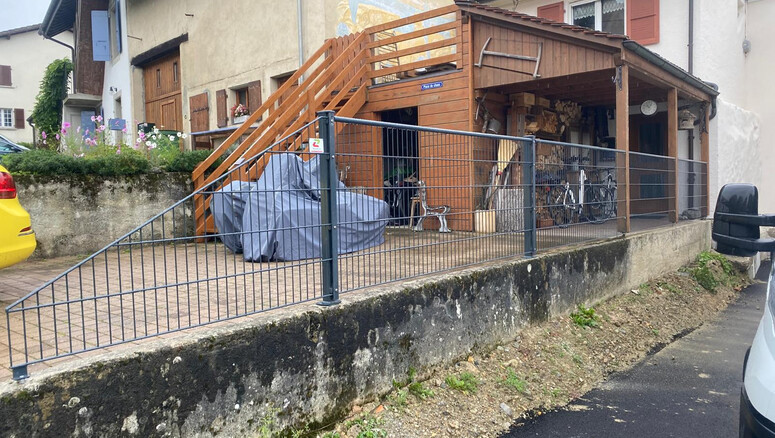 Clôture en panneau double fil de 2025 à 1373 Chavornay Suisse de Swissclôture Nord Vaudois.