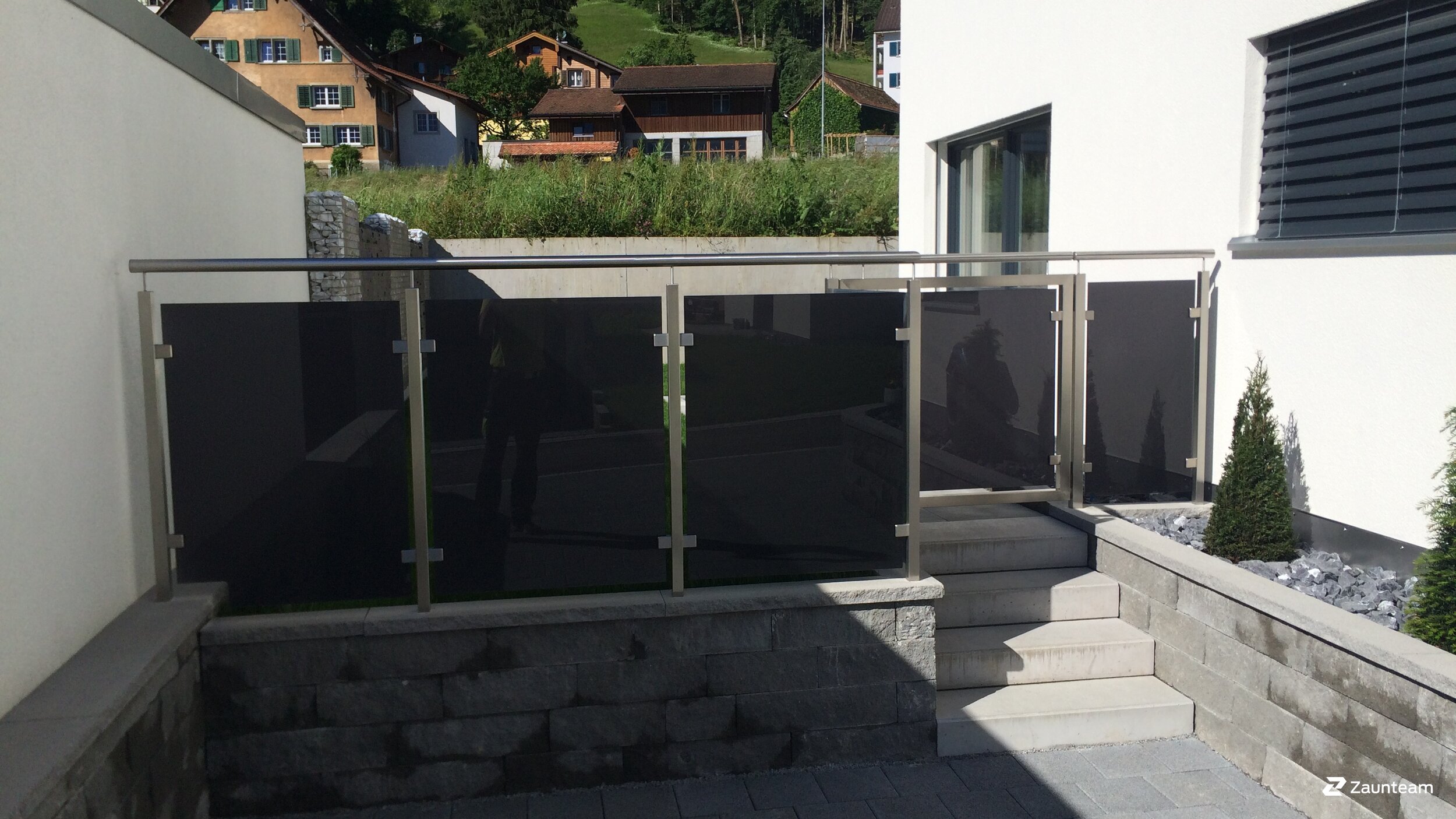 Protection brise-vue vitrée de 2016 à 8865 Bilten Suisse de Zaunteam Linth.