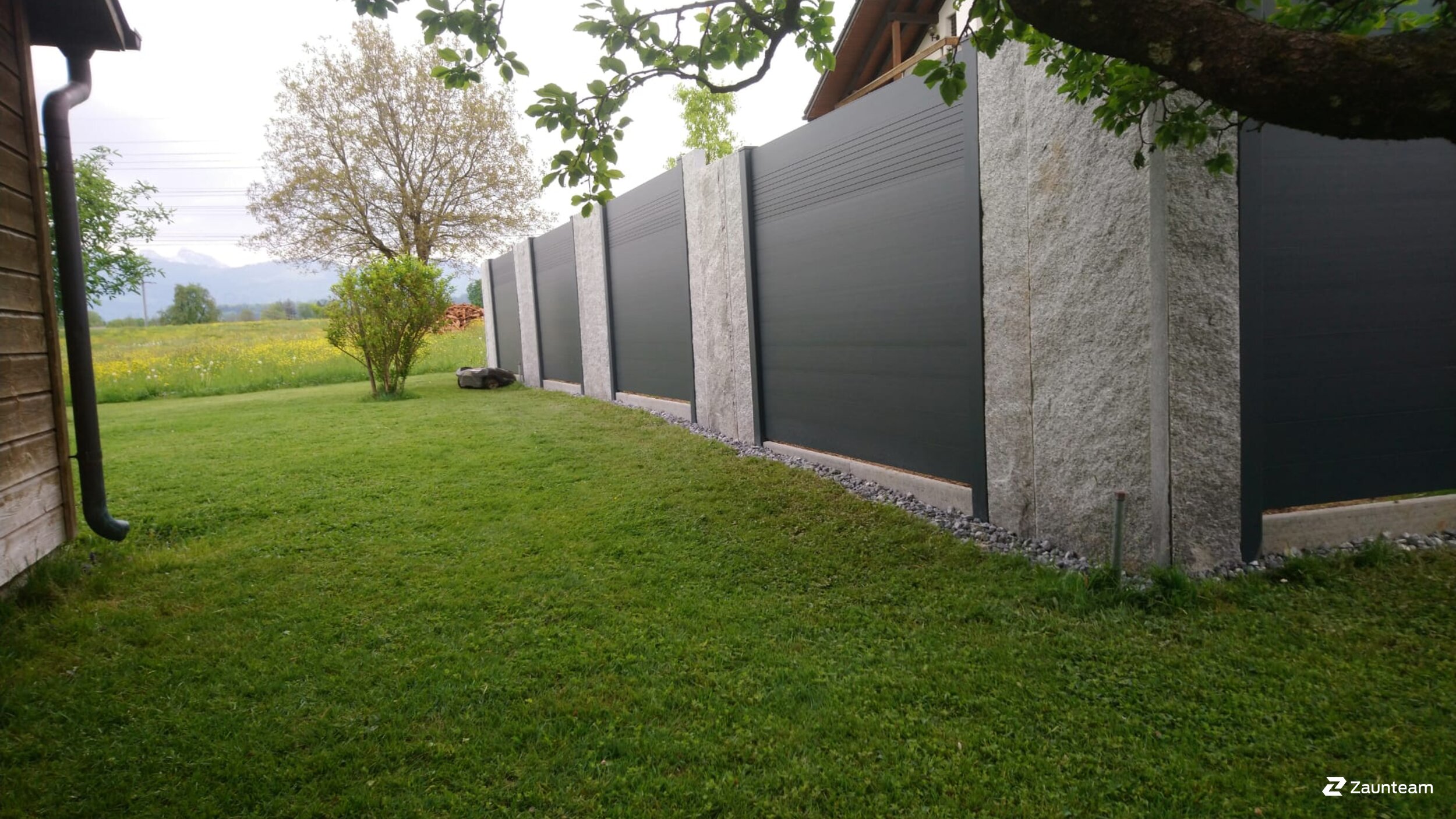 Aluminium Sichtschutz aus dem 2019 in 8733 Eschenbach Schweiz von Zaunteam Linth.