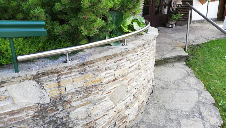 Geländer und Handläufe aus dem 2025 in 2384 Breitenfurt Österreich von Zaunteam Wienerwald.