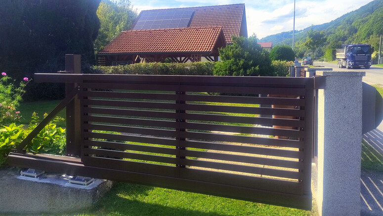 Automatische Tore aus dem 2025 in 2640 Gloggnitz Österreich von Zaunteam Schneebergland.