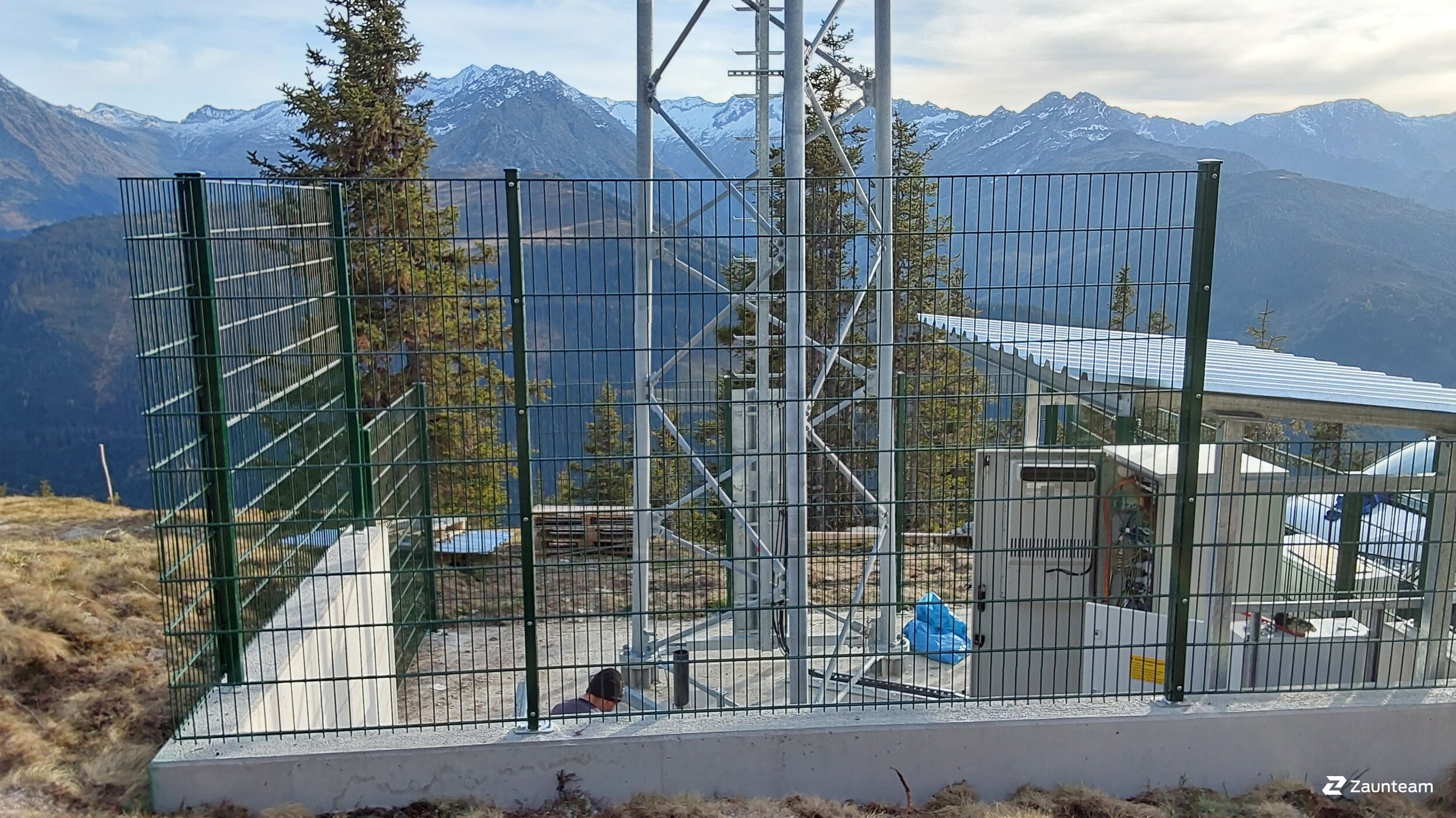 Doppelstabmattenzaun aus dem 2025 in 6281 Gerlos Österreich von Zaunteam Tirol Unterland.