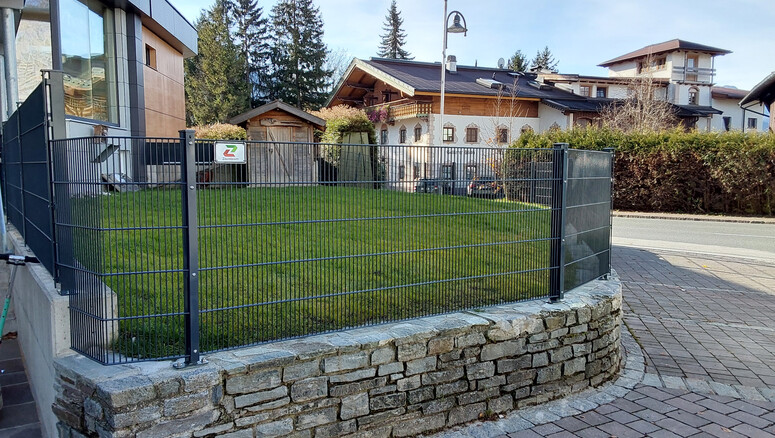Doppelstabmattenzaun aus dem 2025 in 6330 Ebbs Österreich von Zaunteam Tirol Unterland.