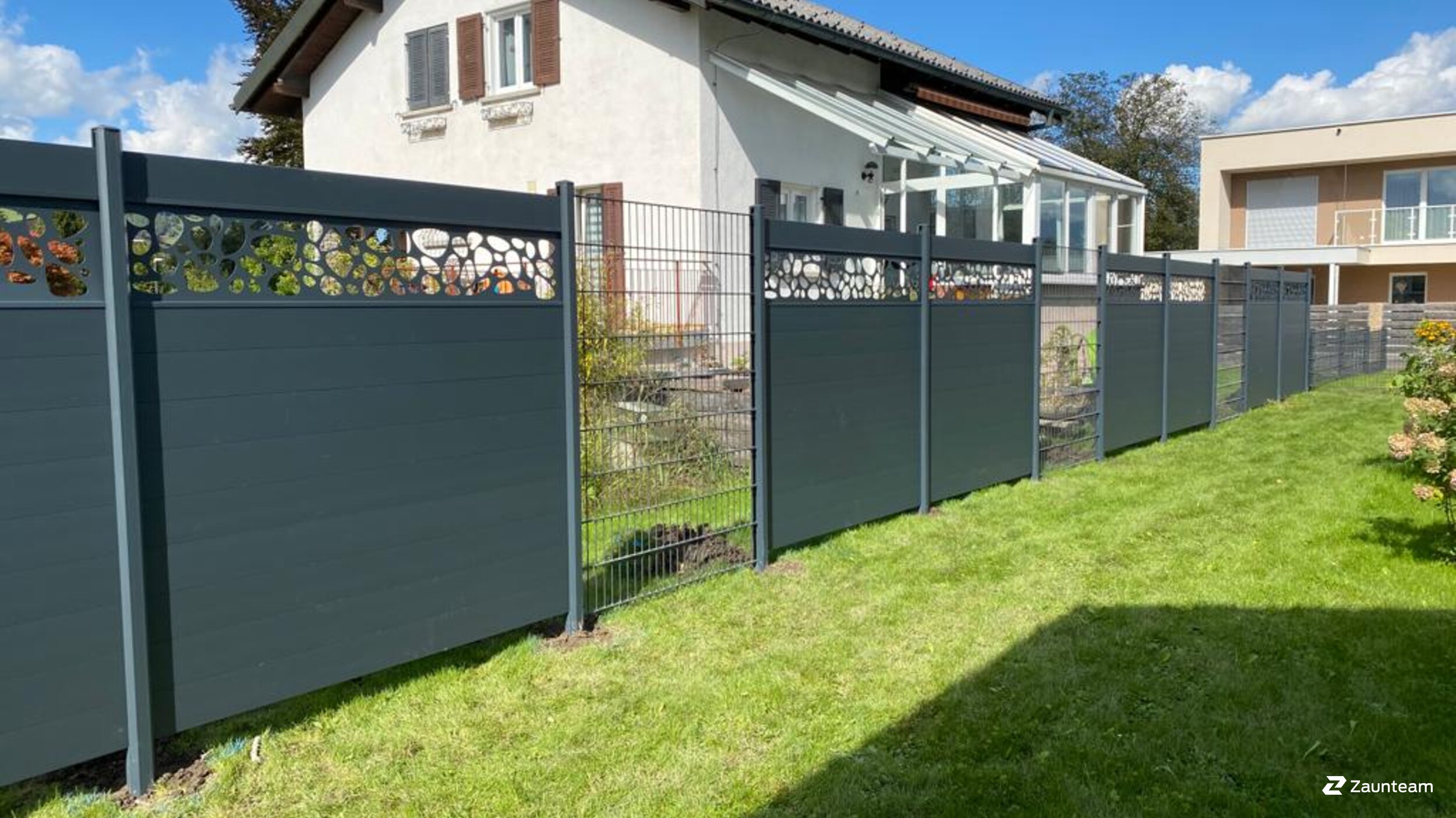 Aluminium Sichtschutz aus dem 2022 in 6800 Feldkirch Österreich von Zaunteam Vorarlberg.