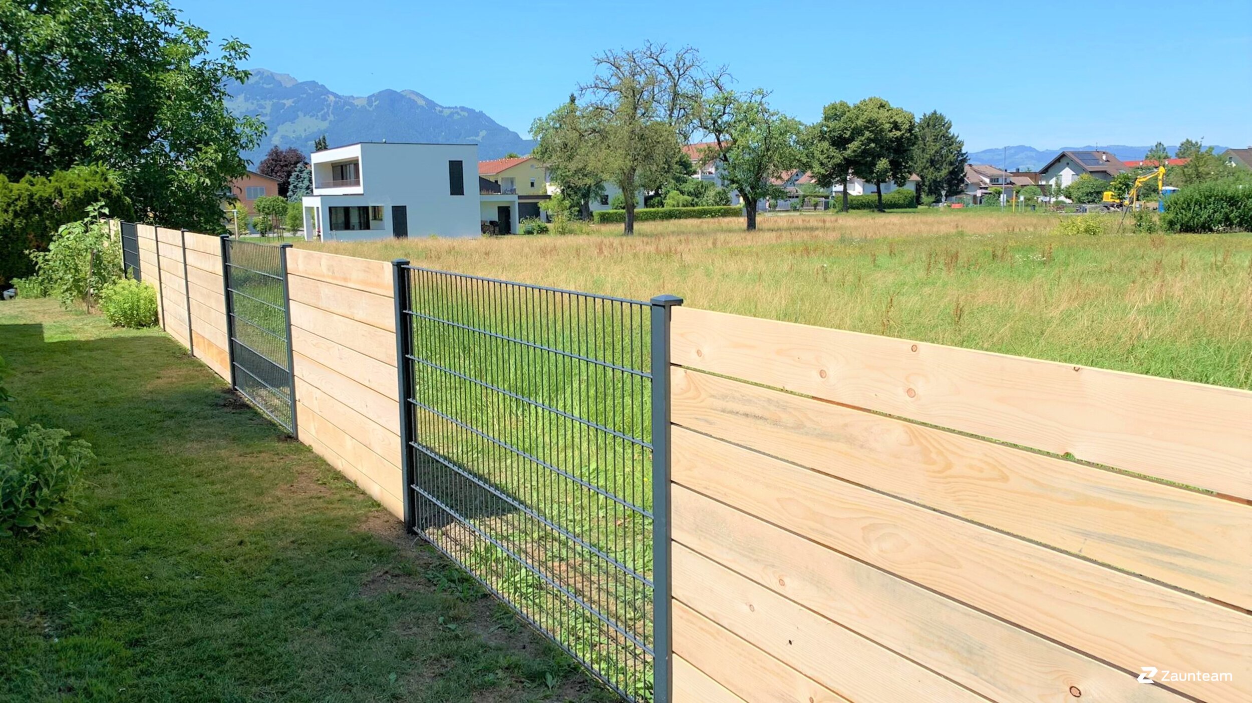 Holzzäune aus dem 2022 in 6845 Hohenems Österreich von Zaunteam Vorarlberg.