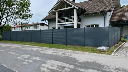 Aluminium Sichtschutz aus dem 2022 in 6800 Feldkirch Österreich von Zaunteam Vorarlberg.