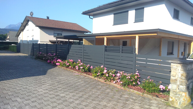 Aluminium Sichtschutz aus dem 2025 in 6830 Rankweil Österreich von Zaunteam Vorarlberg.