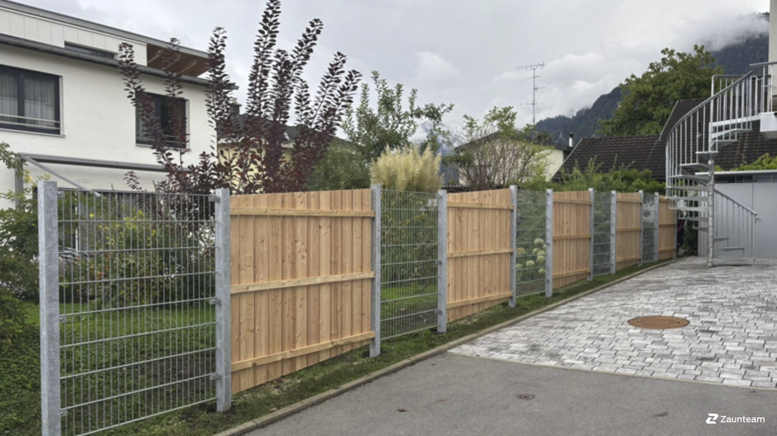 Protection brise-vue en bois de 2025 à 6840 Götzis Autriche de Zaunteam Vorarlberg.