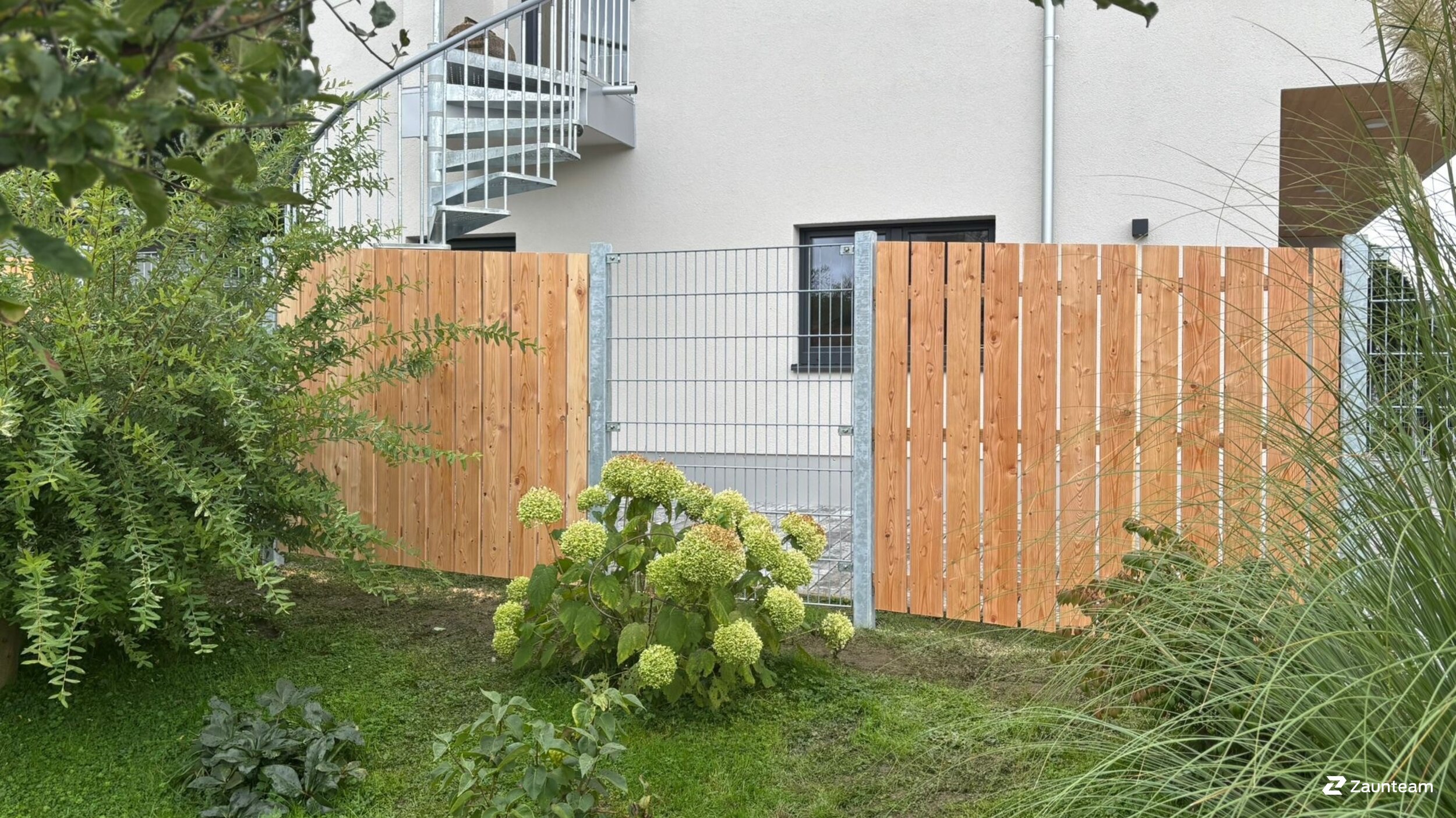 Protection brise-vue en bois de 2025 à 6840 Götzis Autriche de Zaunteam Vorarlberg.