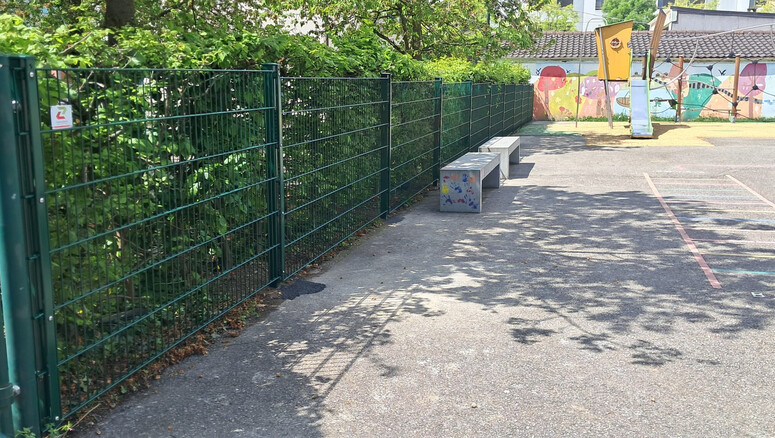 Clôture en panneau double fil de 2025 à 1219 Châtelaine Suisse de Swissclôture Genève.