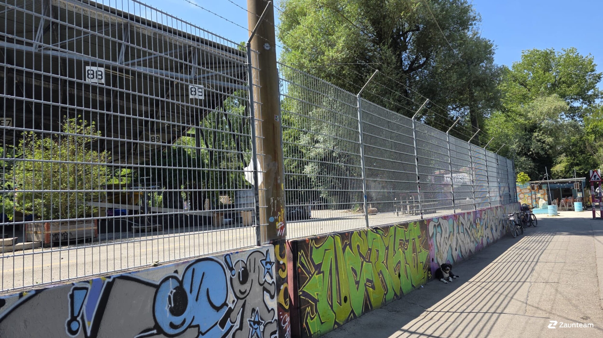 Doppelstabmattenzaun aus dem 2025 in 1205 Genève Schweiz von Swissclôture Genève.