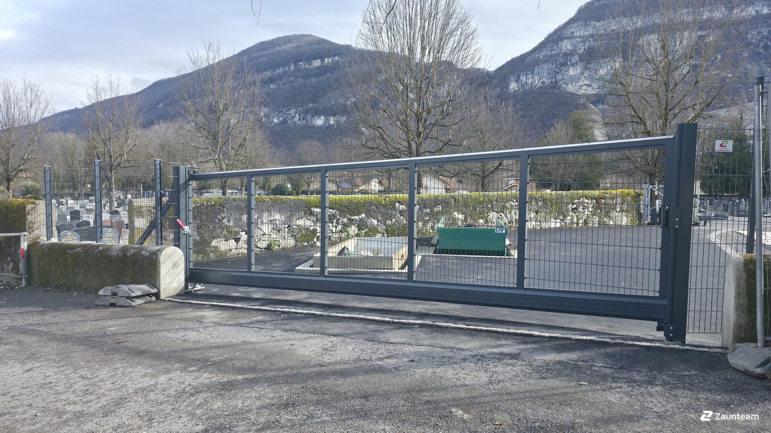 Automatische Tore aus dem 2026 in 1255 Veyrier Schweiz von Swissclôture Genève.