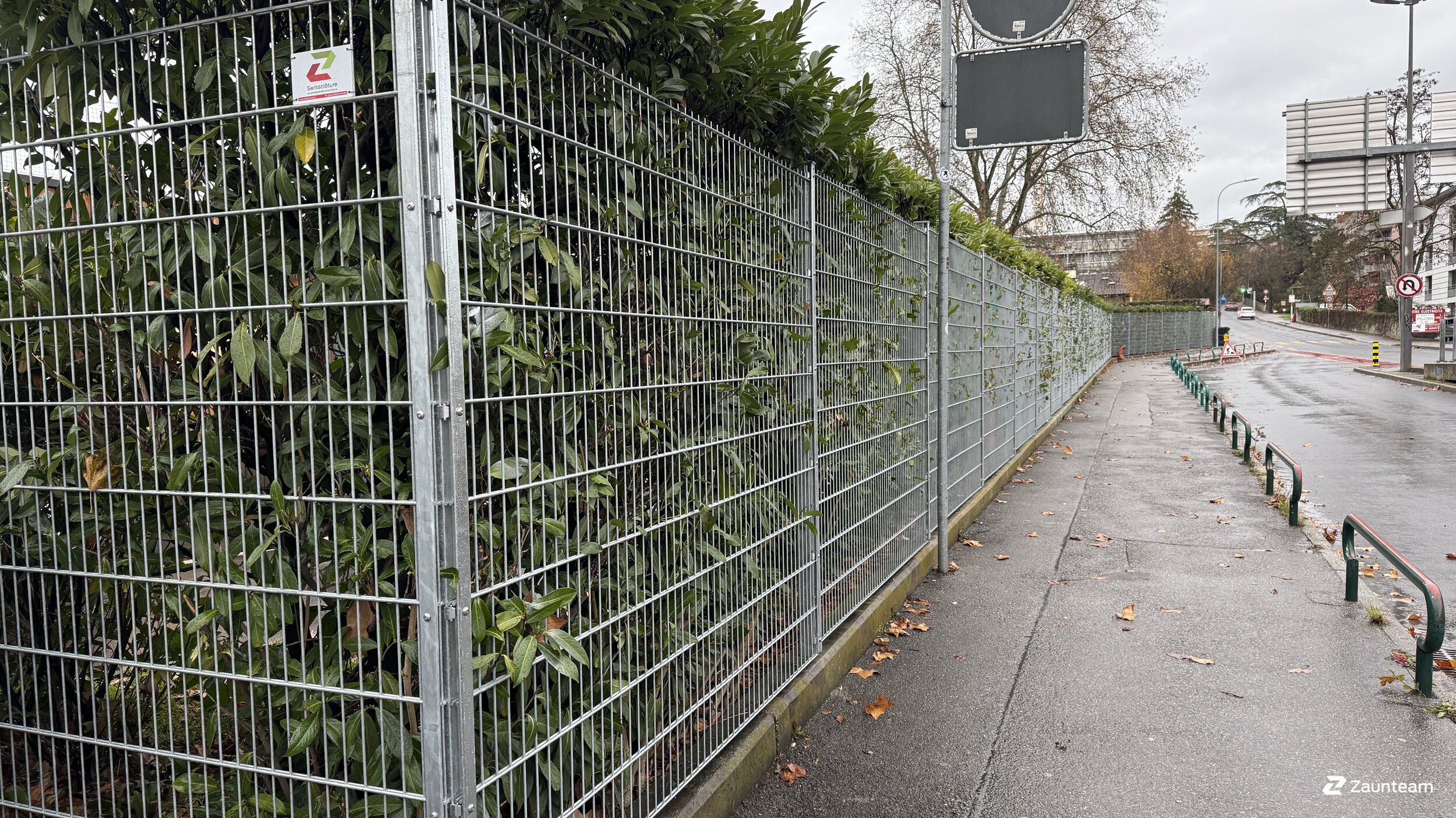 Doppelstabmattenzaun aus dem 2025 in 1225 Chêne-Bourg Schweiz von Swissclôture Genève.