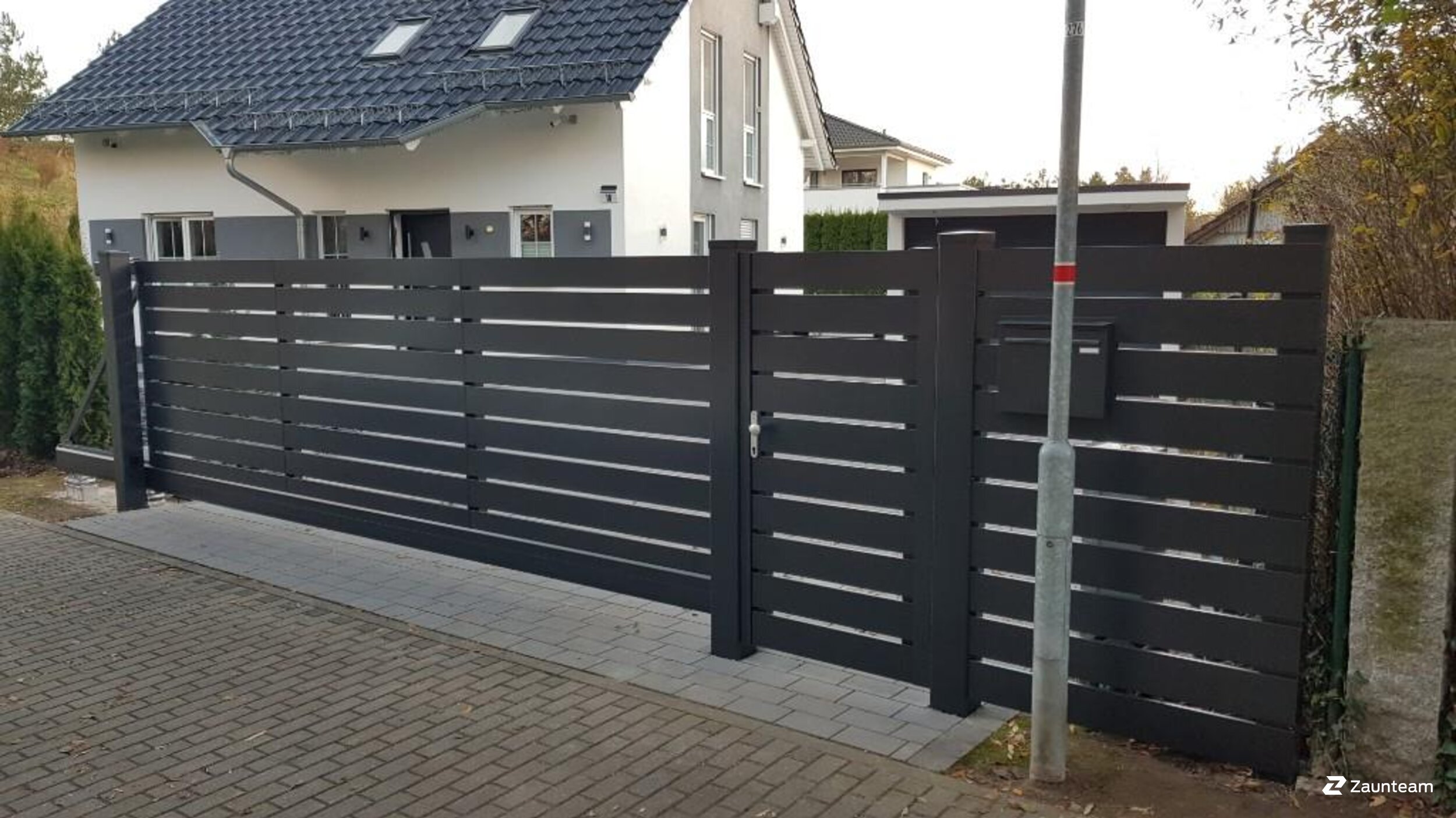 Automatische Tore aus dem 2021 in 06237 Leuna Deutschland von Zaunteam Halle.