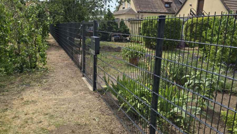 Clôture en panneau double fil de 2025 à 06120 Halle Allemagne de Zaunteam Halle.