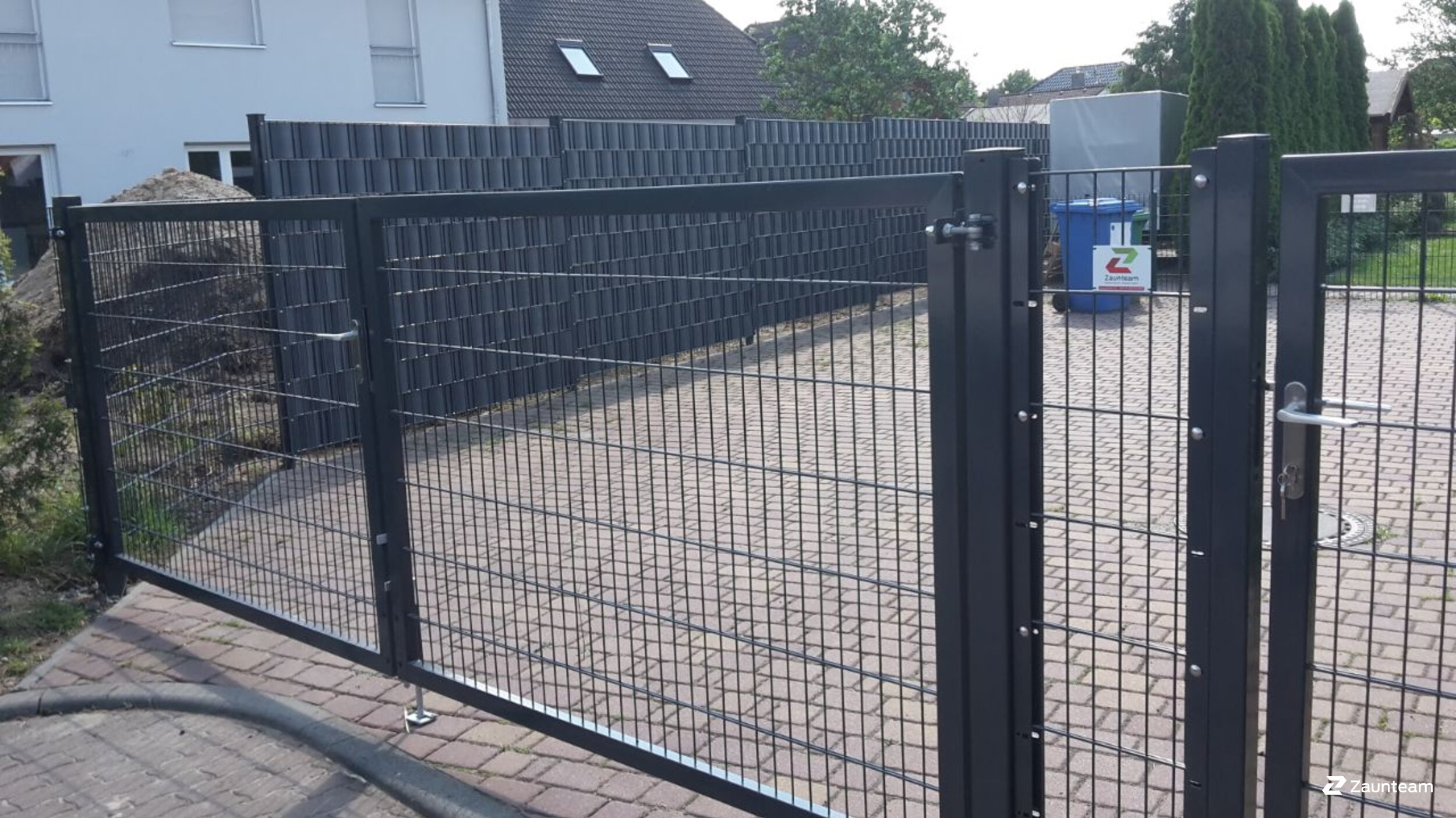 Clôture en panneau double fil de 2017 à 14979 Großbeeren Allemagne de Zaunteam Fläming.