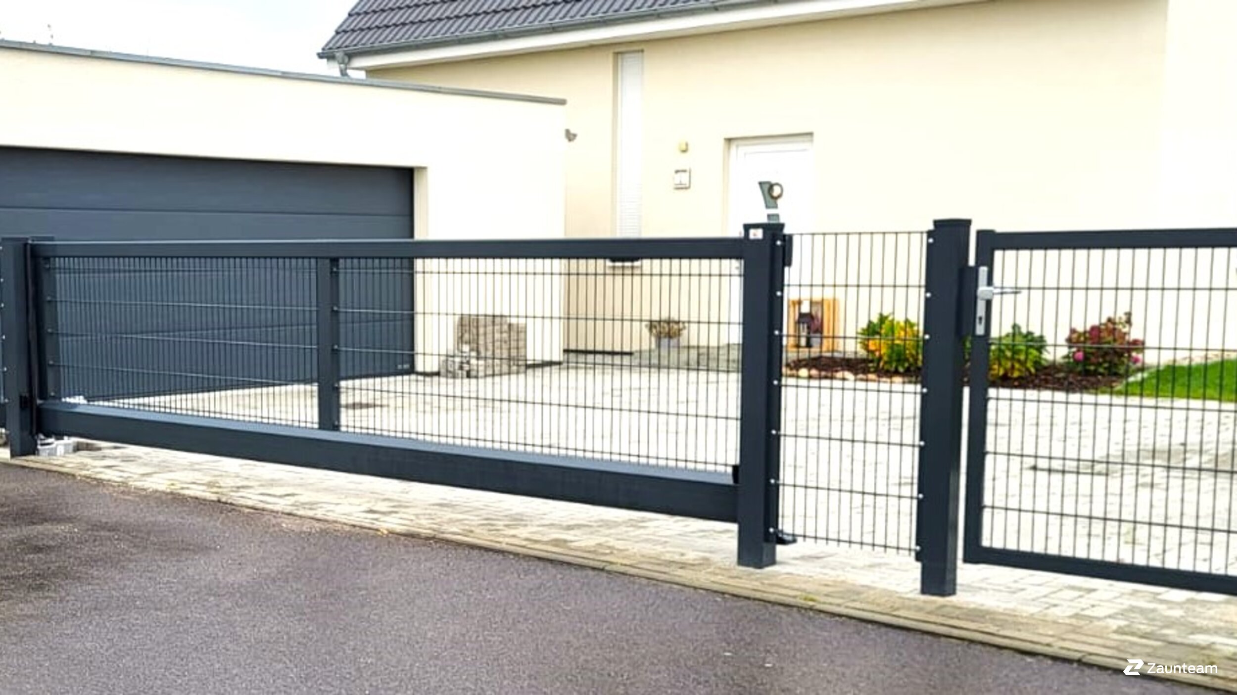 Portails automatiques de 2023 à 06792 Sandersdorf- Brehna Allemagne de Zaunteam Fläming.