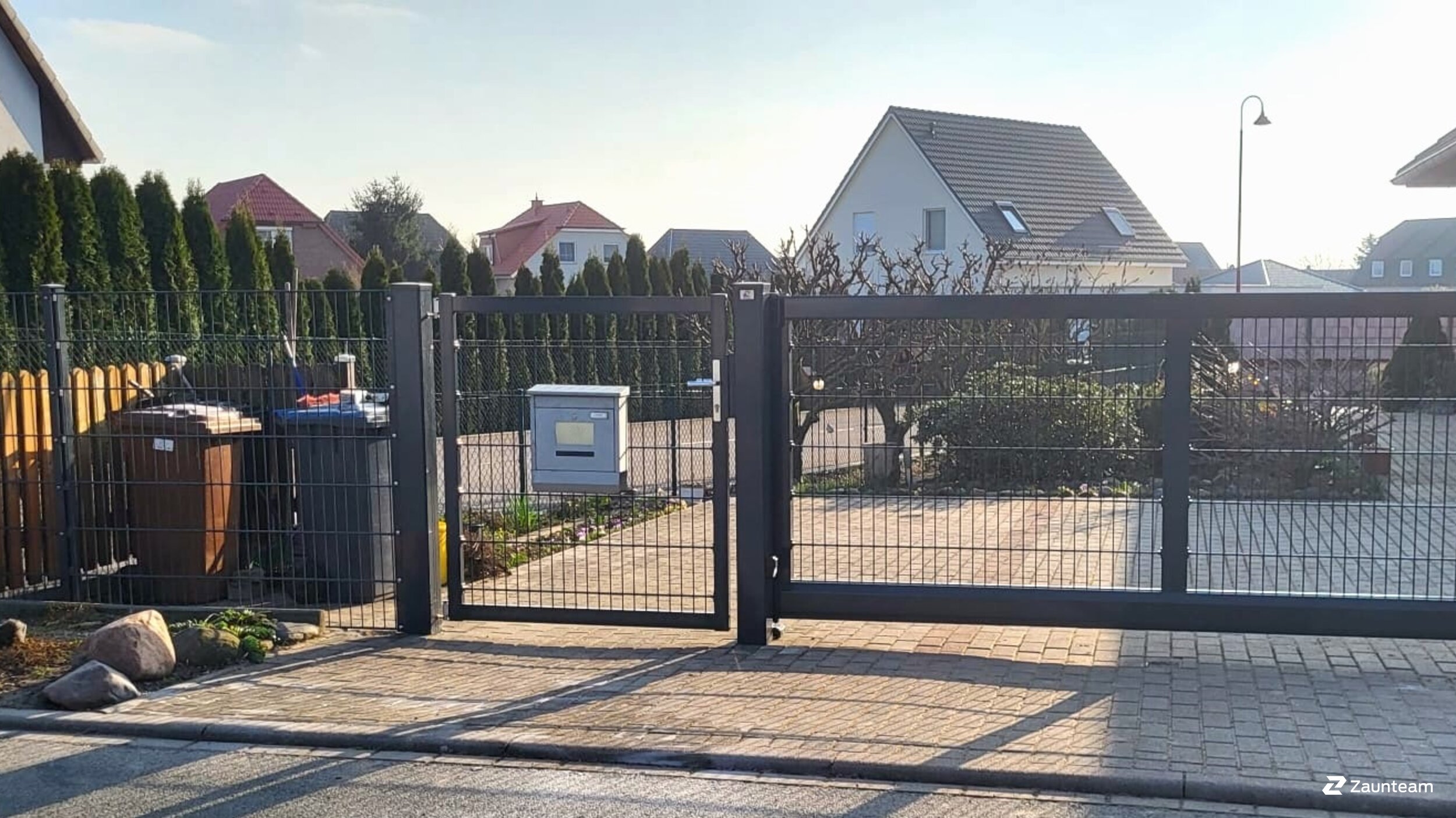 Automatische Tore aus dem 2024 in 06792 Sandersdorf- Brehna Deutschland von Zaunteam Fläming.