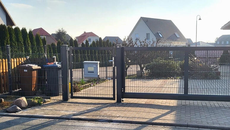 Automatische Tore aus dem 2024 in 06792 Sandersdorf- Brehna Deutschland von Zaunteam Fläming.
