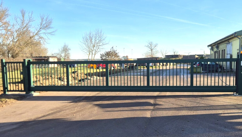 Automatische Tore aus dem 2025 in 14827 Reetz Deutschland von Zaunteam Fläming.