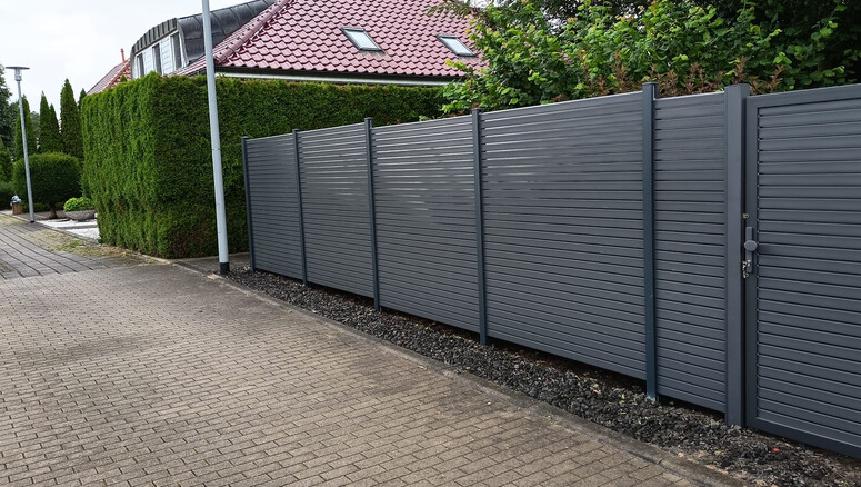Aluminium Sichtschutz aus dem 2025 in 2025 Dessau-Rosslau Deutschland von Zaunteam Fläming.