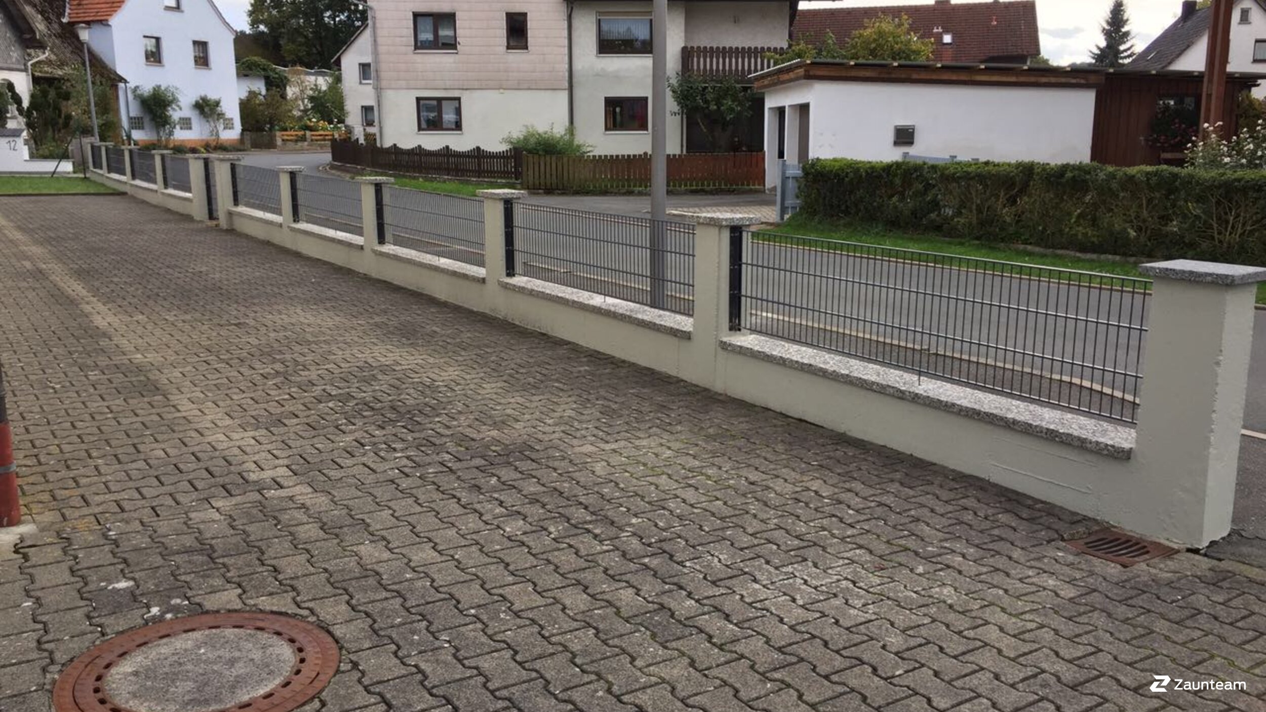 Clôture en panneau double fil de 2017 à 96253 Untersiemau Allemagne de Franchise AG.