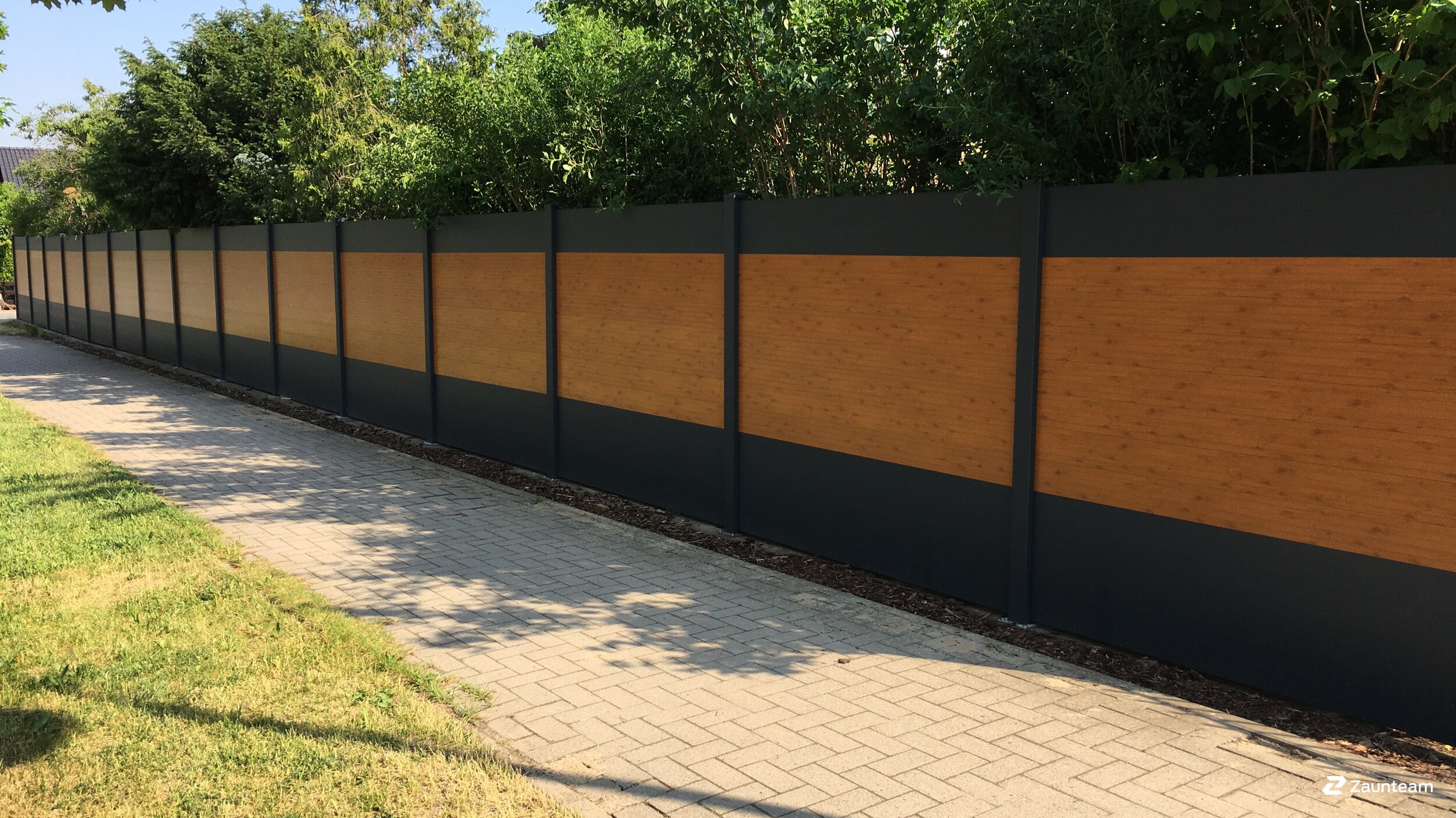 Protection brise-vue en aluminium de 2017 à 16341 Panketal Allemagne de Zaunteam Bernau.