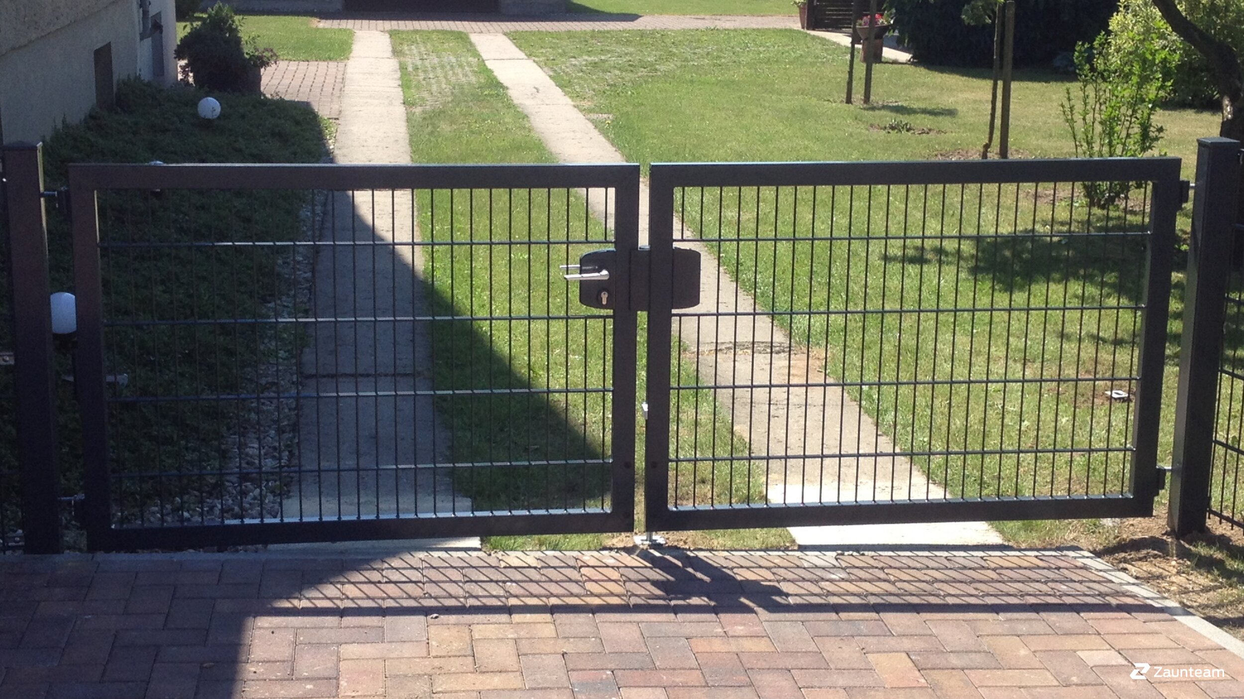 Clôture en panneau double fil de 2016 à 17337 Groß Luckow Allemagne de Zaunteam Pasewalk.