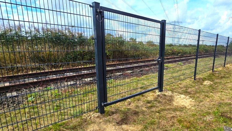 Doppelstabmattenzaun aus dem 2024 in 28197 Bremen Deutschland von Zaunteam Weser-Wümme.