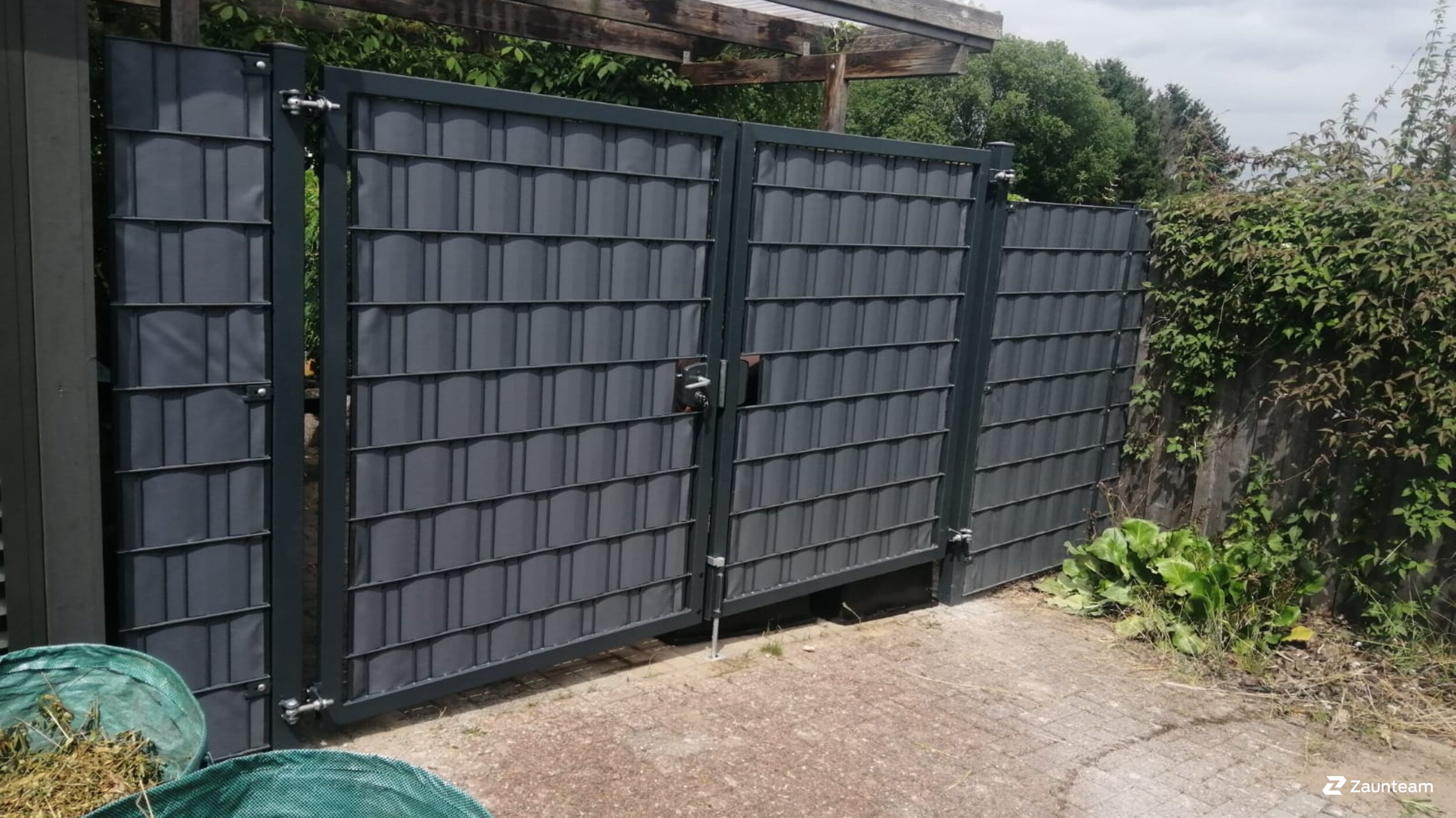 Doppelstabmattenzaun aus dem 2021 in 31848 Bad Münder Deutschland von Zaunteam Weser-Leine.