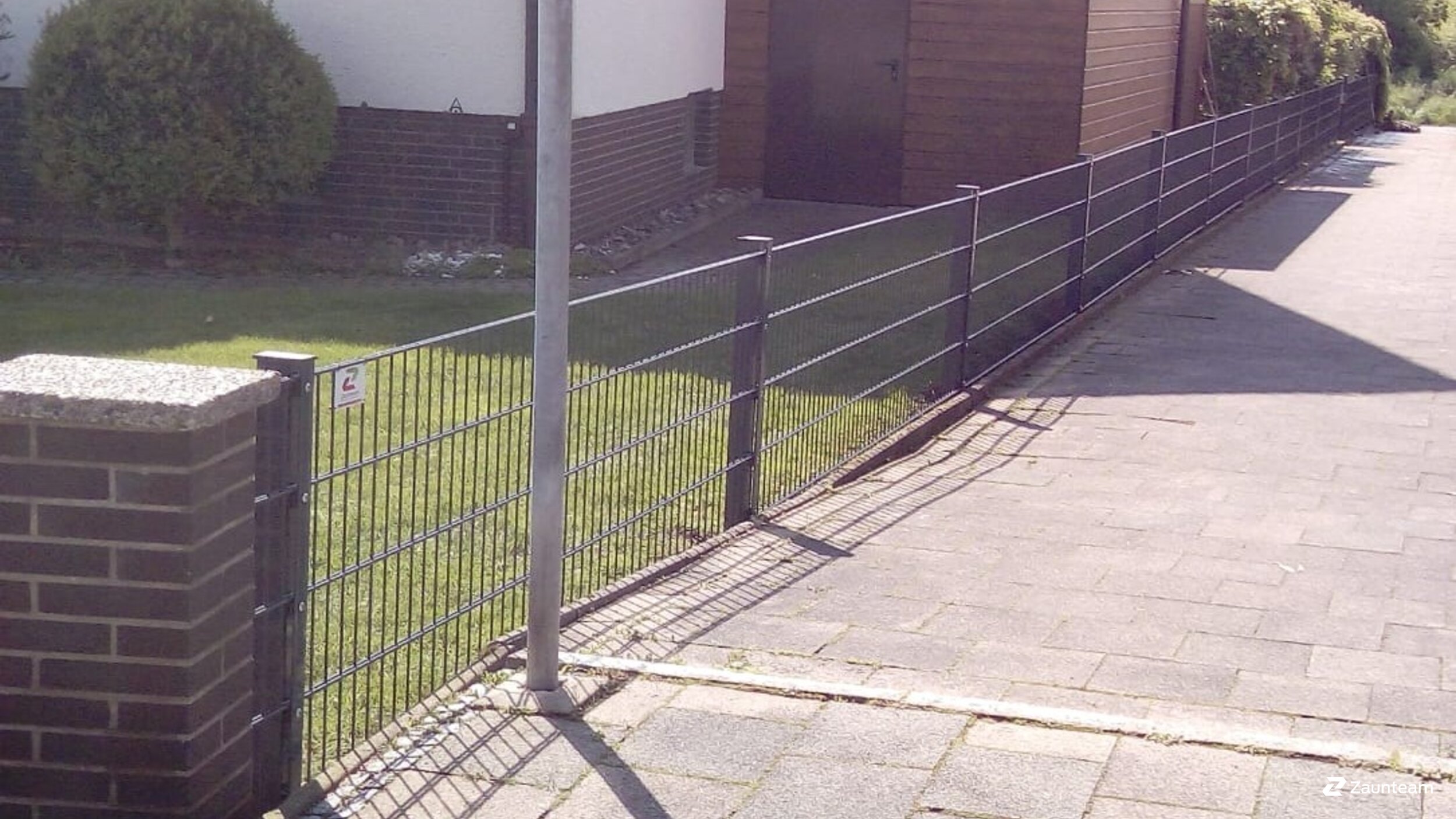 Doppelstabmattenzaun aus dem 2021 in 31028 Gronau Deutschland von Zaunteam Weser-Leine.