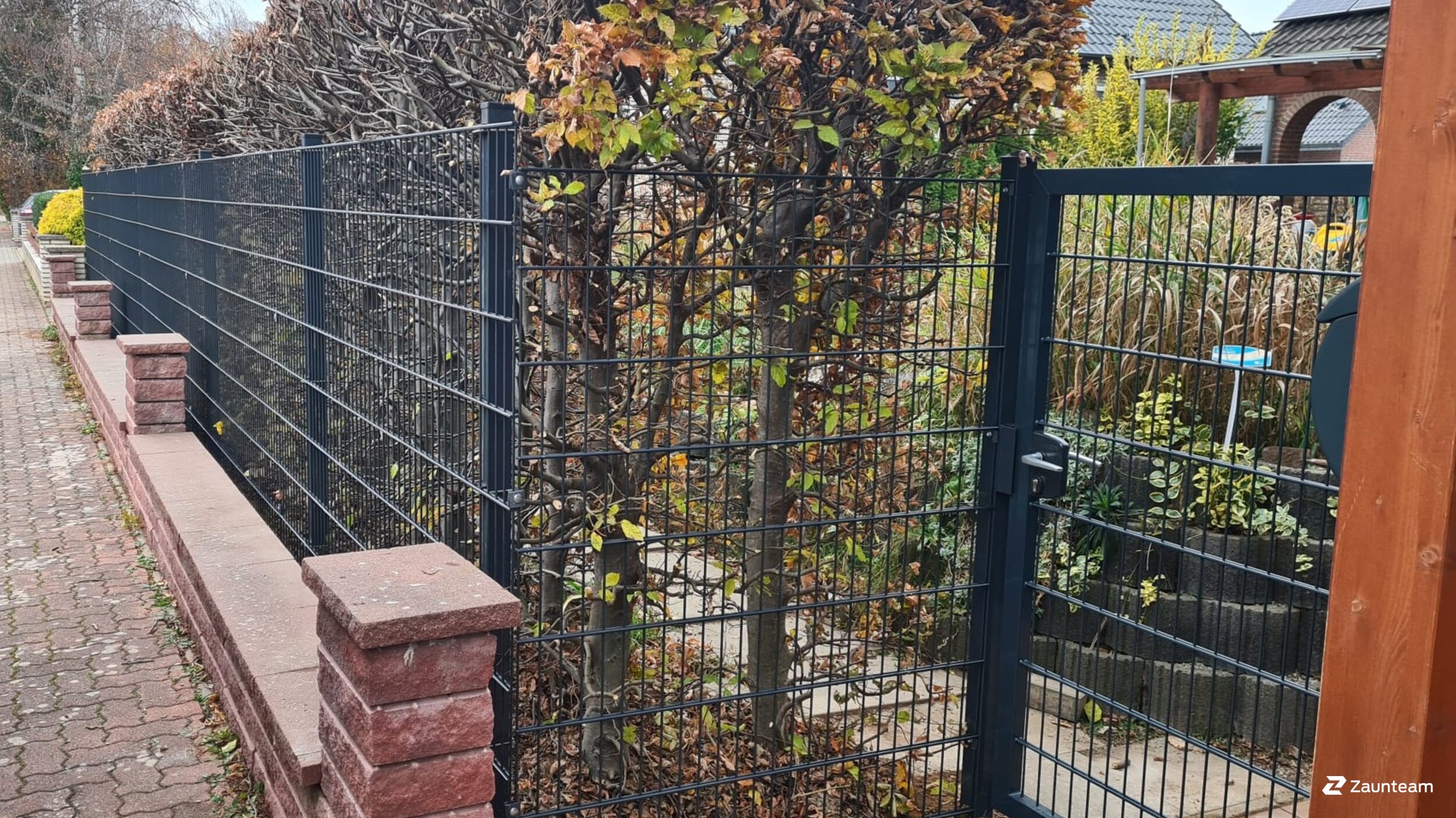 Doppelstabmattenzaun aus dem 2022 in 31028 Gronau Deutschland von Zaunteam Weser-Leine.