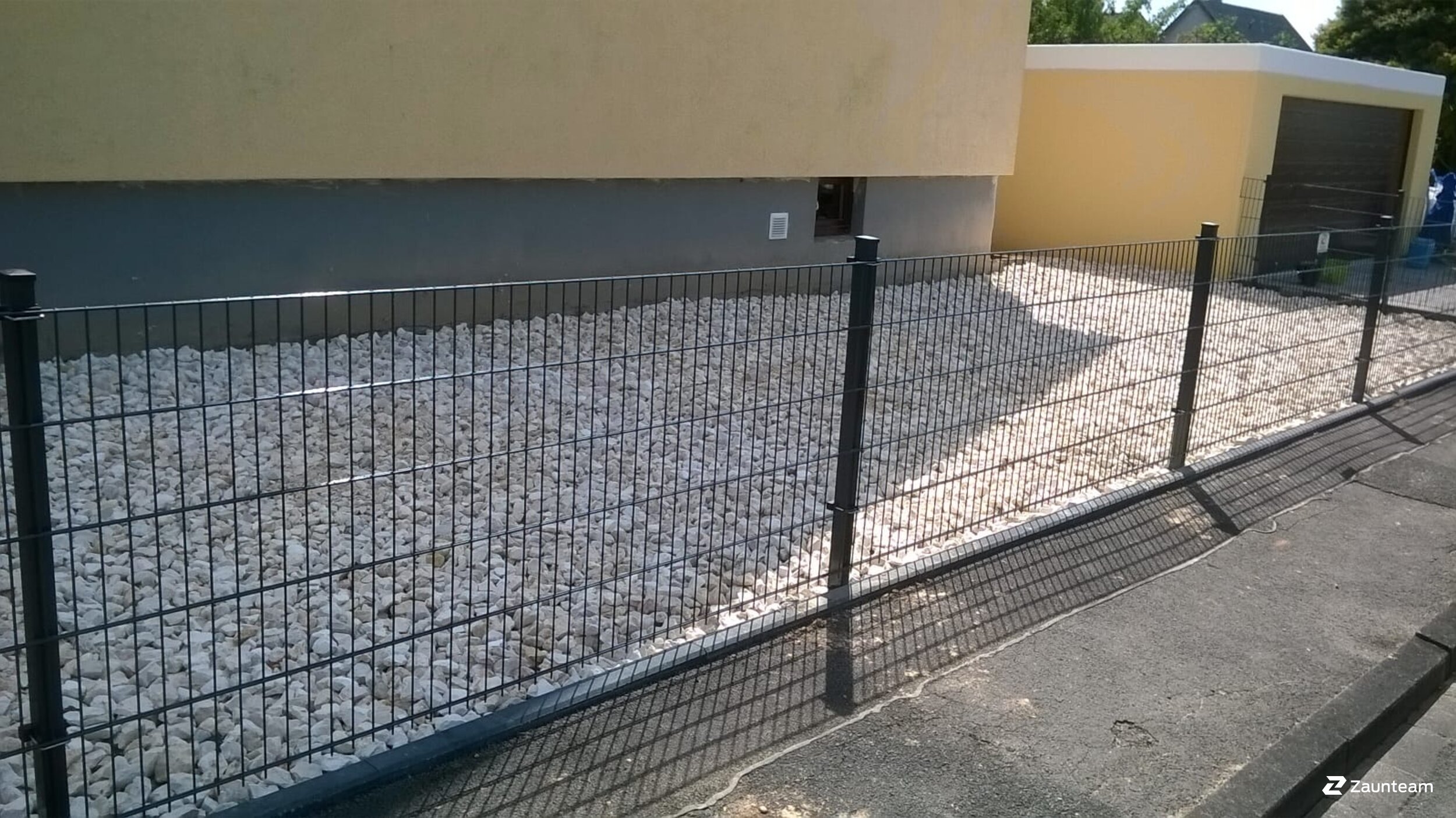Doppelstabmattenzaun aus dem 2018 in 31008 Elze Deutschland von Zaunteam Weser-Leine.