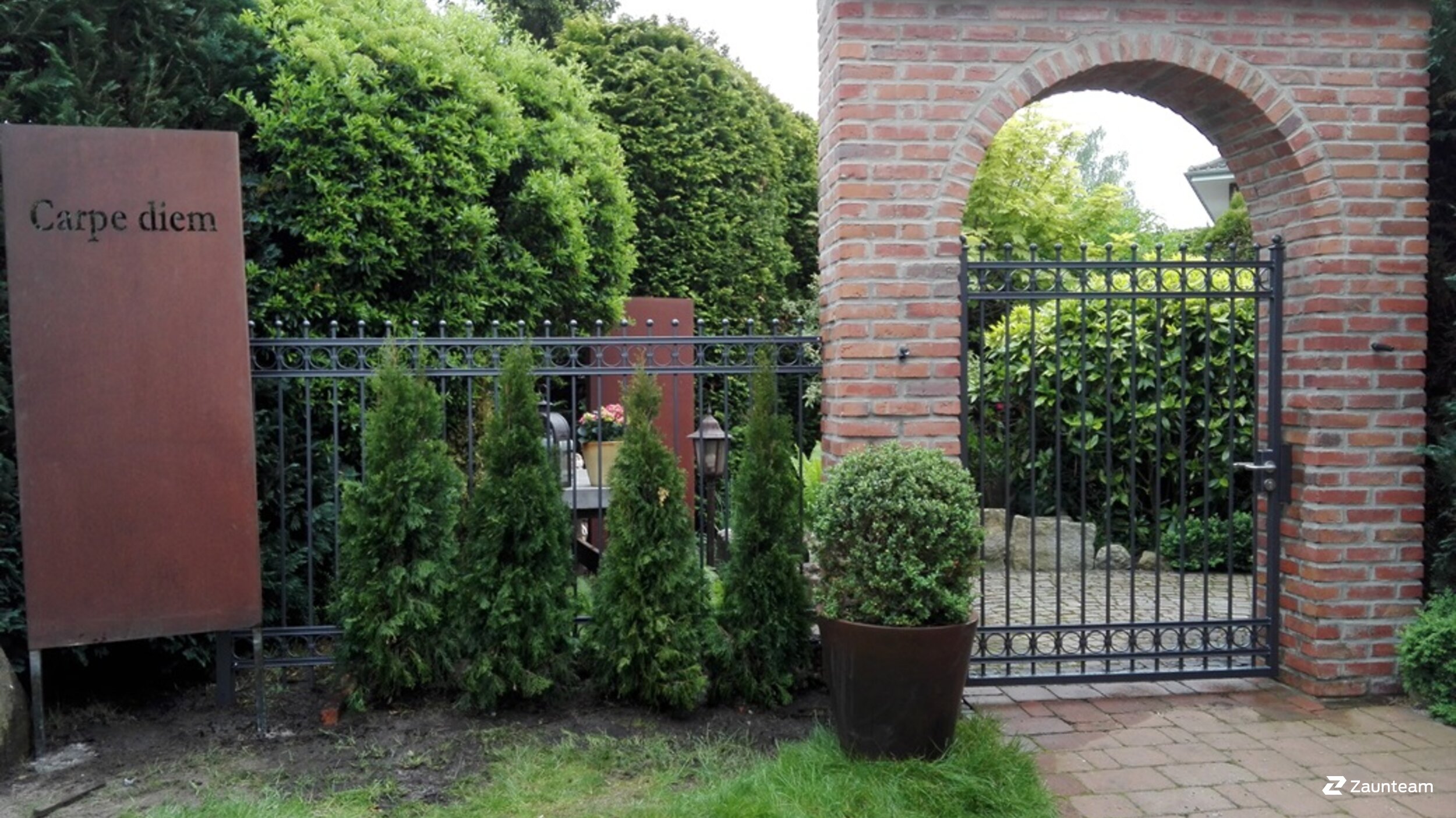 Clôture classique de 2017 à 33330 Gütersloh Allemagne de Franchise AG.