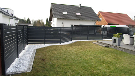 Protection brise-vue en aluminium de 2018 à 33602 Bielefeld Allemagne de Franchise AG.