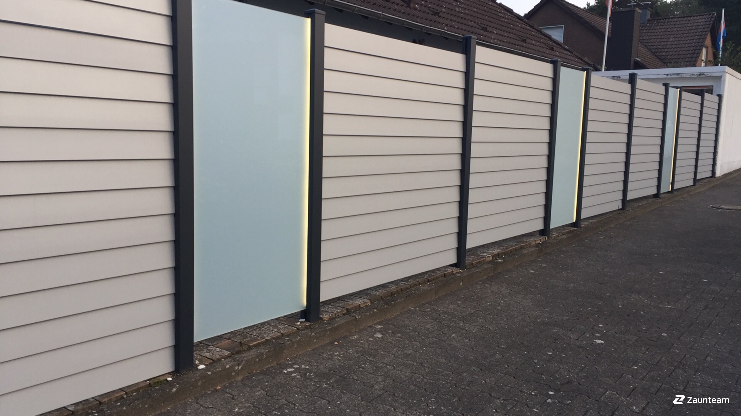 Aluminium Sichtschutz aus dem 2018 in 33659 Bielefeld Deutschland von Franchise AG.