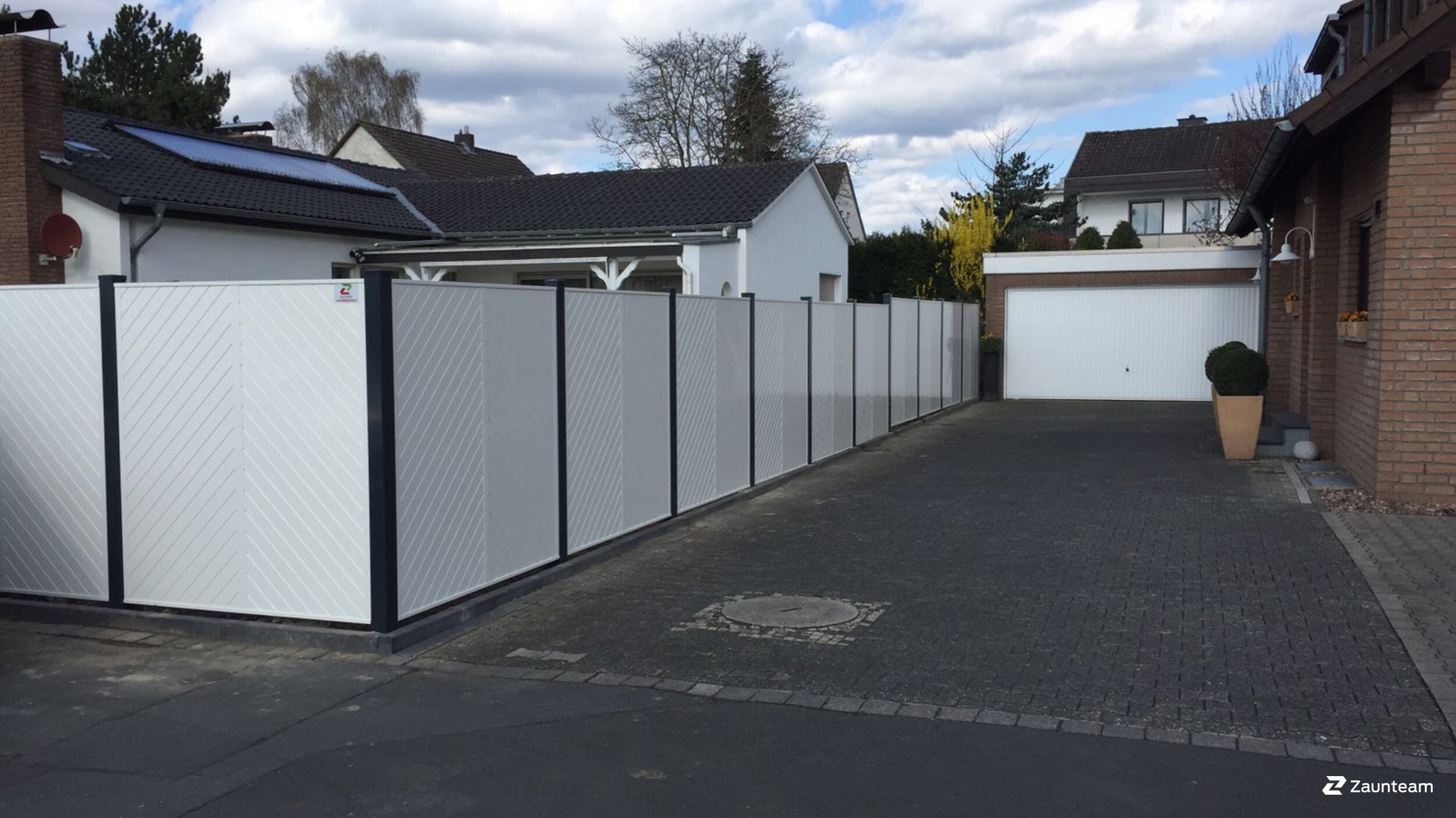 Protection brise-vue en aluminium de 2016 à 34439  Willebadessen Allemagne de Zaunteam Paderborn.