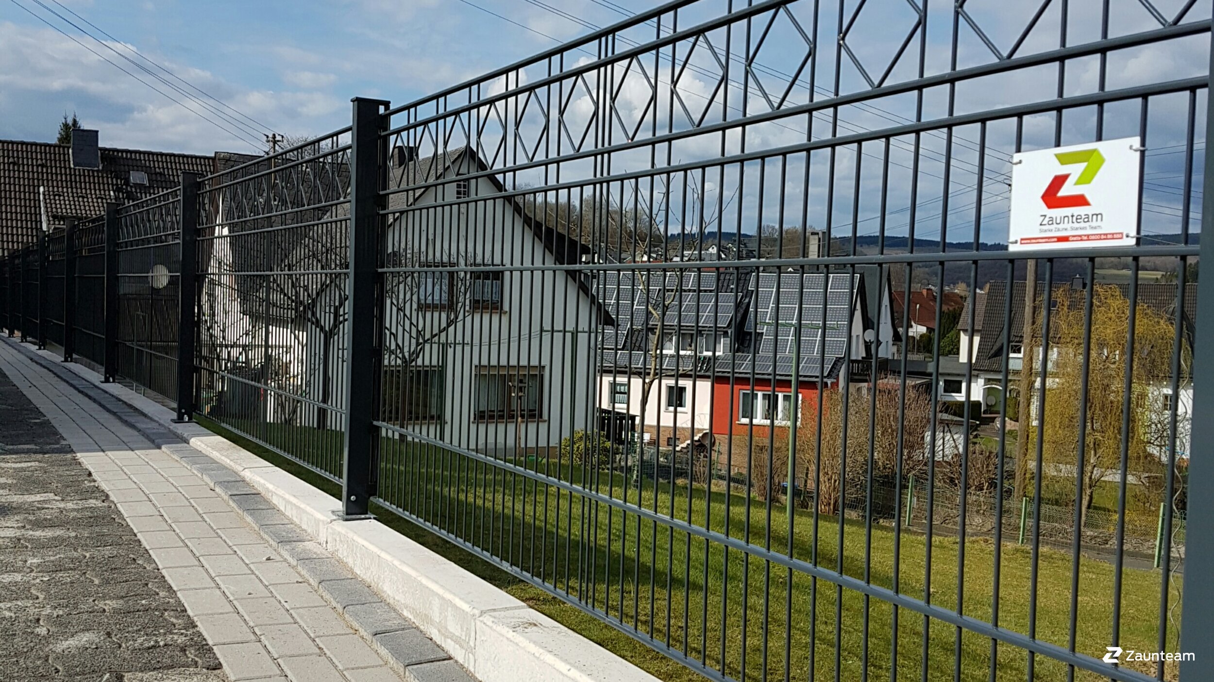Deko-Doppelstabmattenzaun aus dem 2017 in 35708 Haiger Deutschland von Zaunteam Südwestfalen.