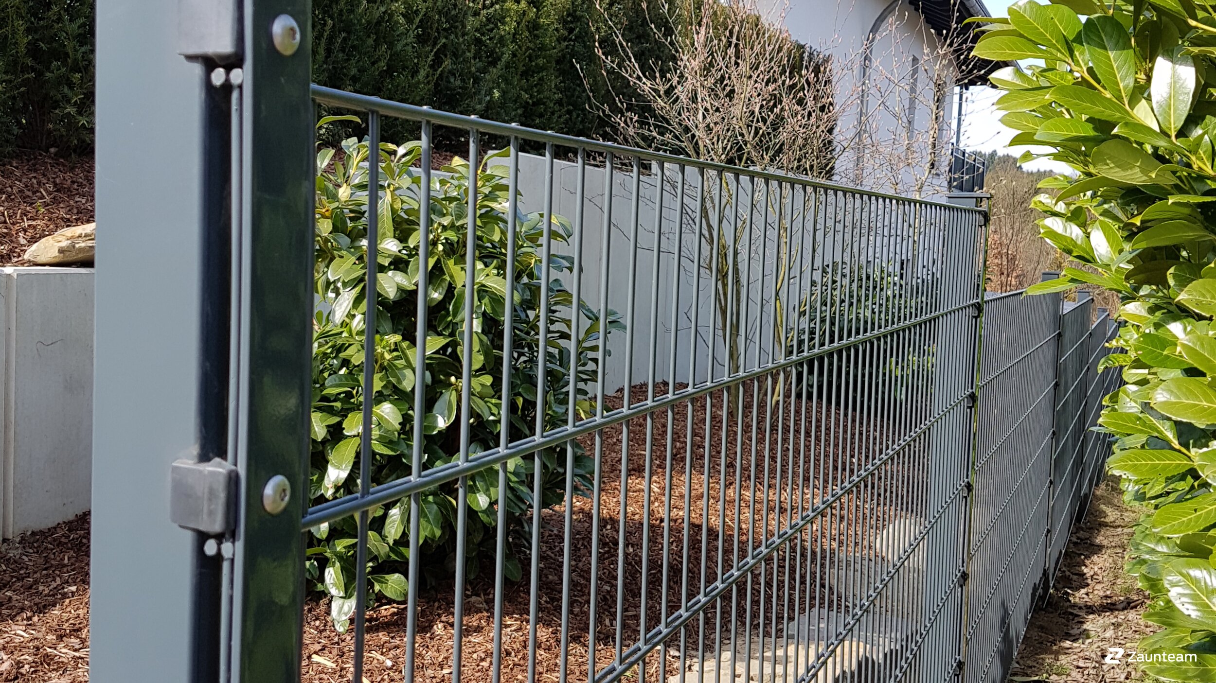 Clôture en panneau double fil de 2017 à 57439 Attendorn Allemagne de Zaunteam Südwestfalen.